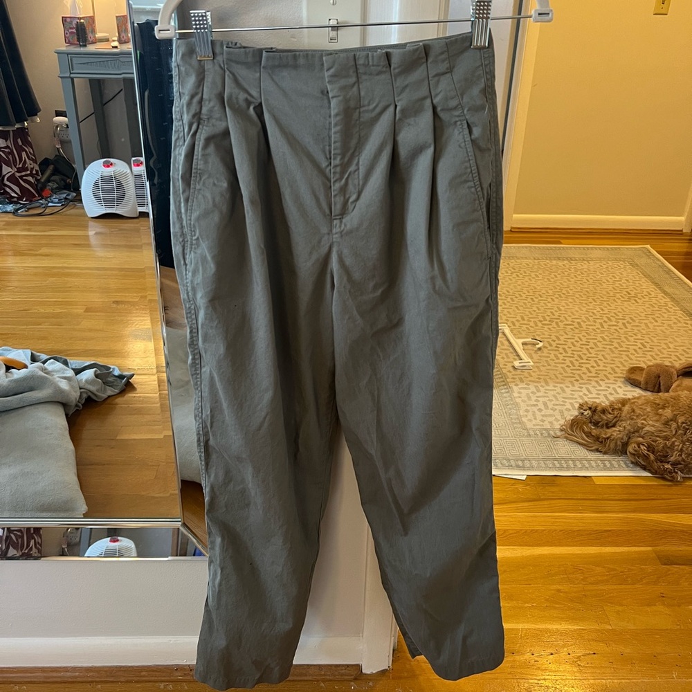 Abercrombie & Fitch women’s olive Khaki Chinos